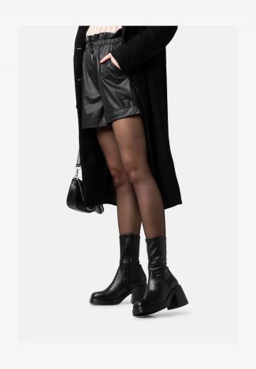 Полусапожки на высоком каблуке