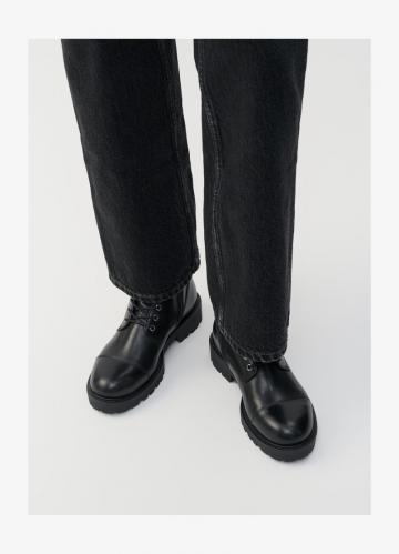 Ботинки на шнуровке