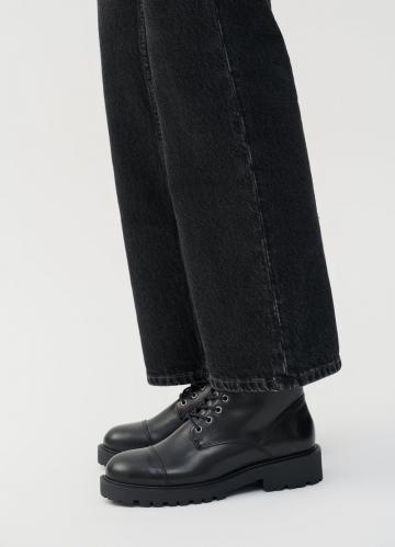 Ботинки на шнуровке