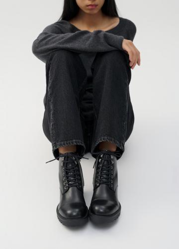 Ботинки на шнуровке