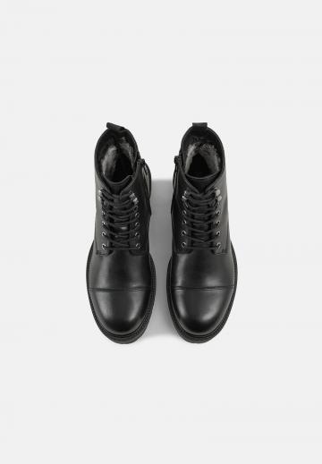 Ботинки на шнуровке