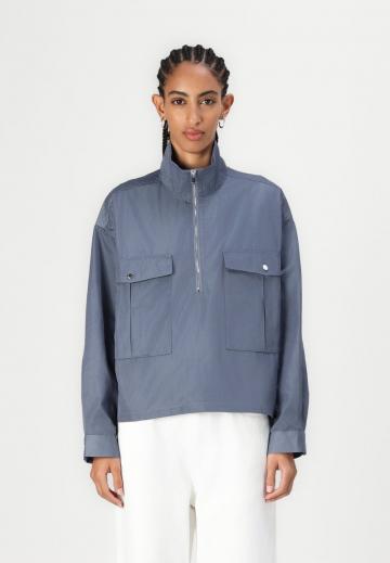 Куртка с накладнымит карманами