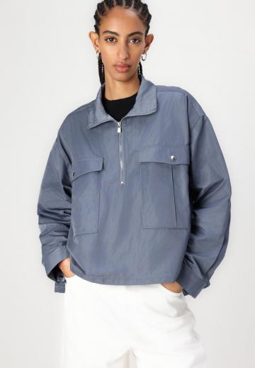 Куртка с накладнымит карманами