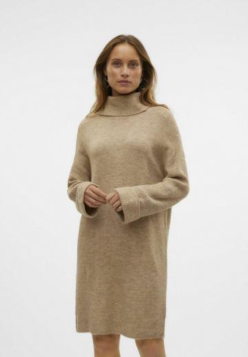 Вязаное платье