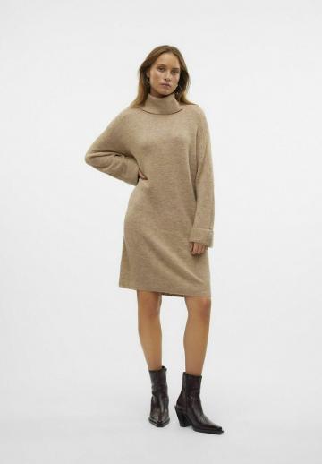 Вязаное платье