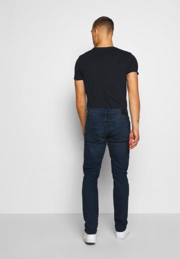 Узкие джинсы