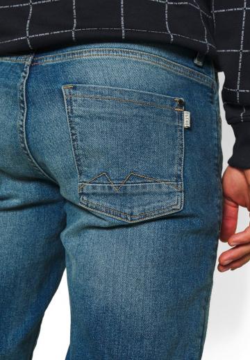 Узкие джинсы