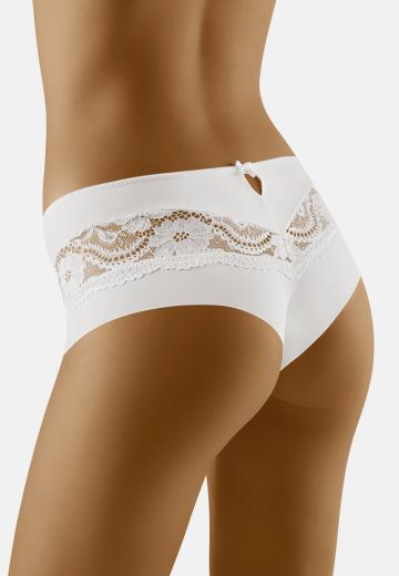 Трусы на бедрах