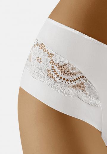 Трусы на бедрах