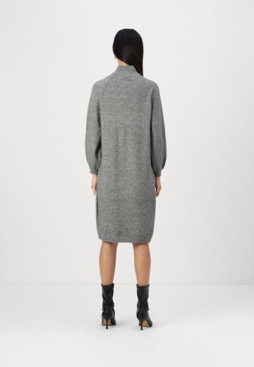 Вязаное платье