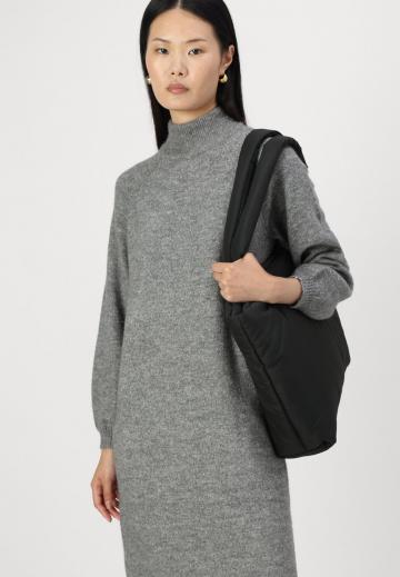 Вязаное платье