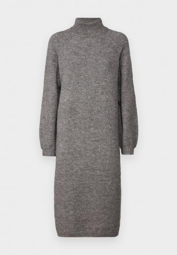 Вязаное платье