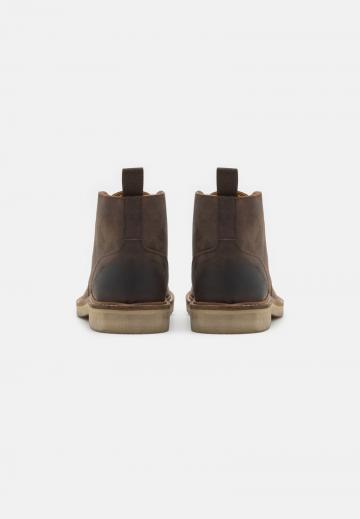 Ботинки на шнуровке