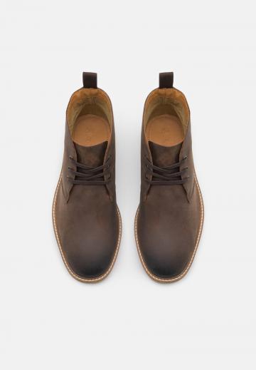 Ботинки на шнуровке