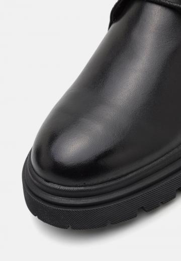 Ботинки на шнуровке