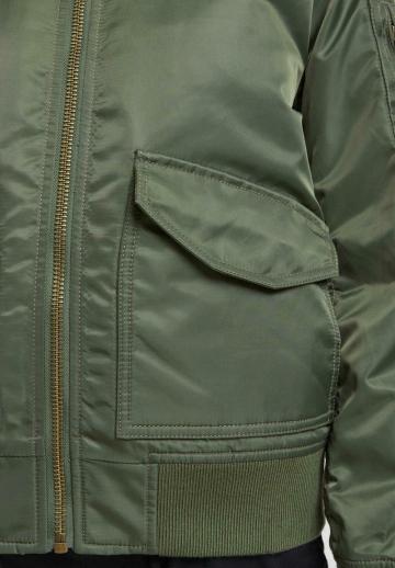 Куртка с накладнымит карманами