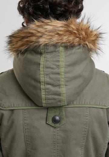 Куртка с накладнымит карманами