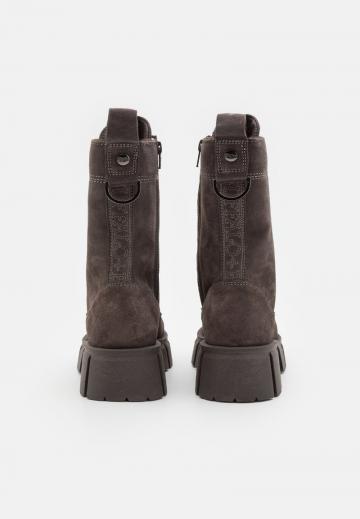 Сапоги на шнуровке