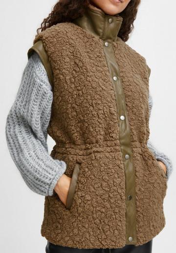 Длинный жилет