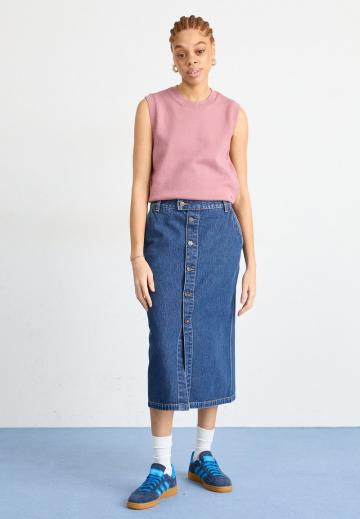 Юбка с накладными карманами