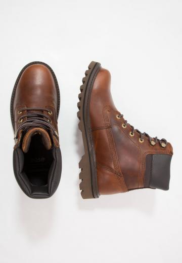 Ботинки на шнуровке
