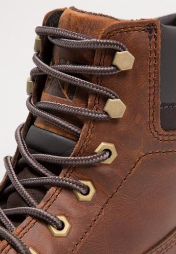 Ботинки на шнуровке