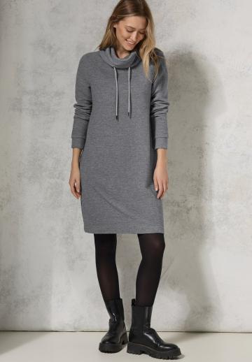 Вязаное платье