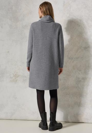 Вязаное платье