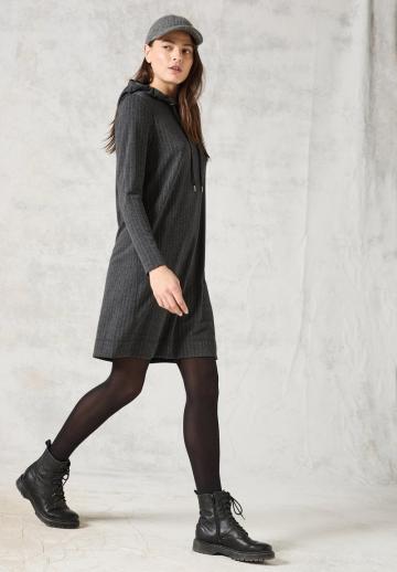 Вязаное платье