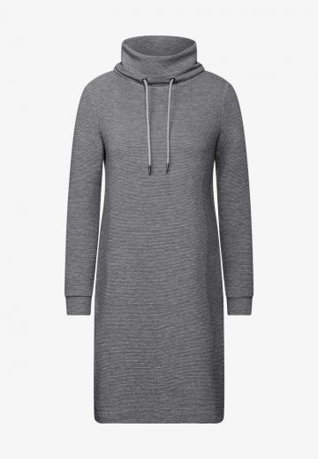 Вязаное платье