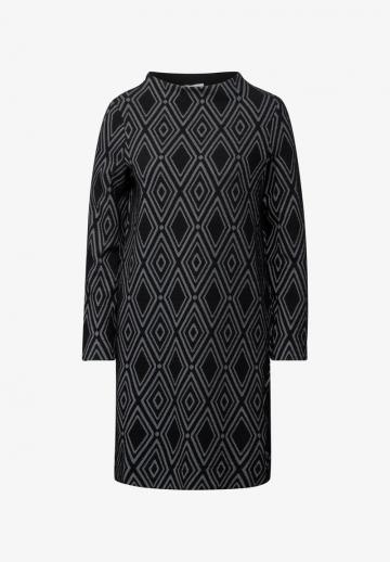 Вязаное платье