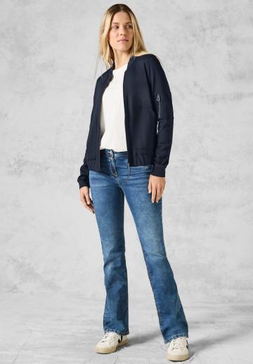 Куртка с накладнымит карманами