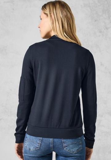 Куртка с накладнымит карманами