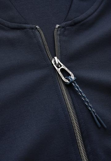 Куртка с накладнымит карманами