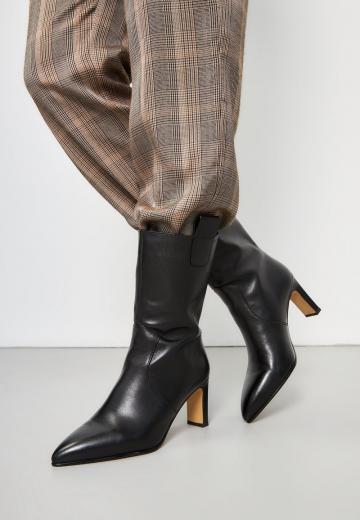 Высокие сапоги