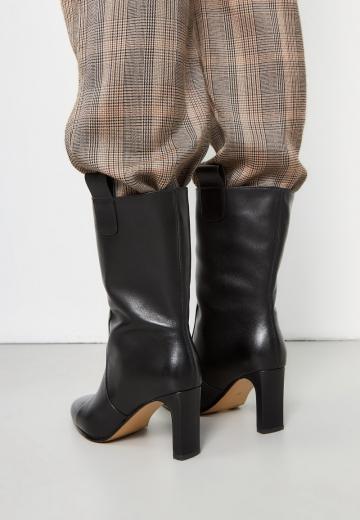 Высокие сапоги