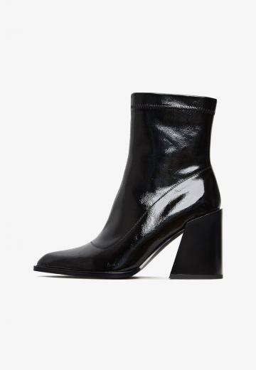 Полусапожки на высоком каблуке