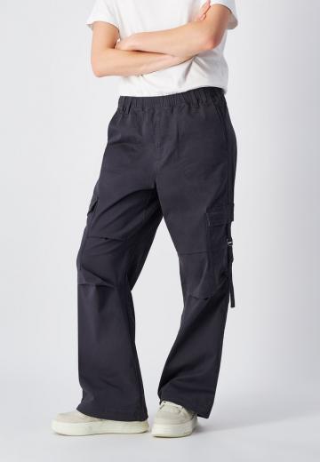 Брюки с накладными карманами