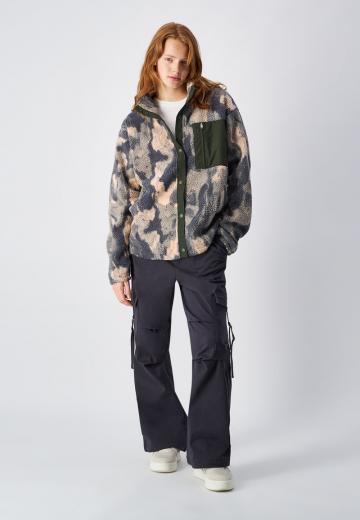 Брюки с накладными карманами