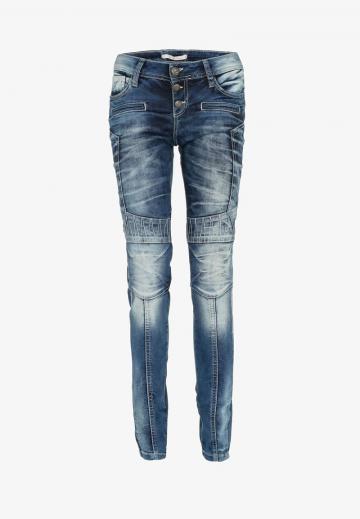 Узкие джинсы