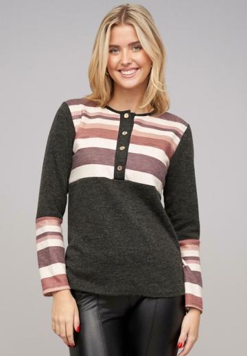 Пуловер в полоску