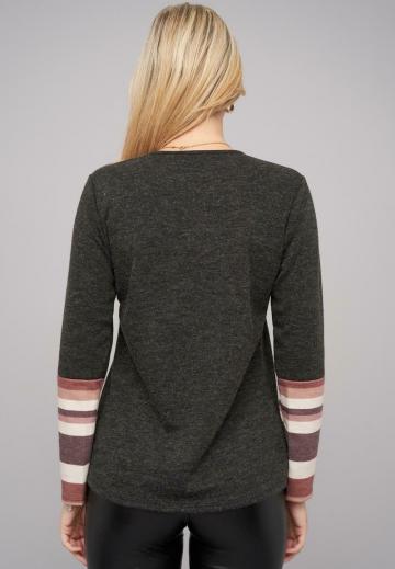 Пуловер в полоску