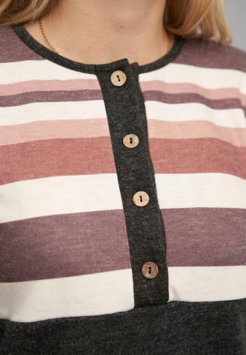 Пуловер в полоску