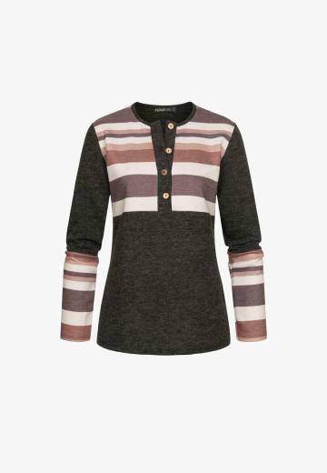 Пуловер в полоску