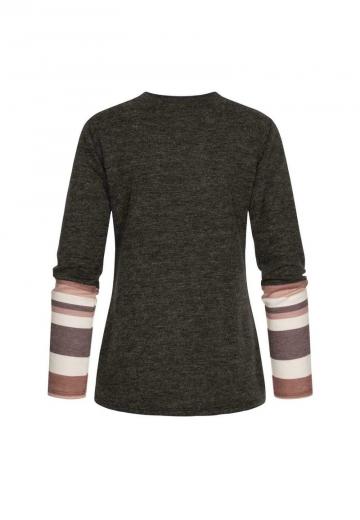 Пуловер в полоску