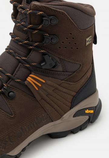 Походные ботинки