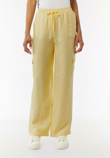 Брюки с накладными карманами