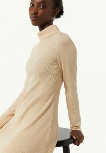 Вязаное платье