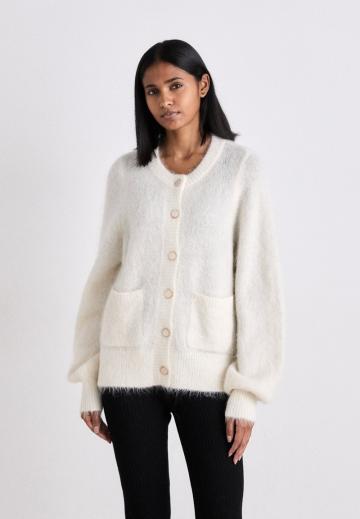 Вязаный жилет