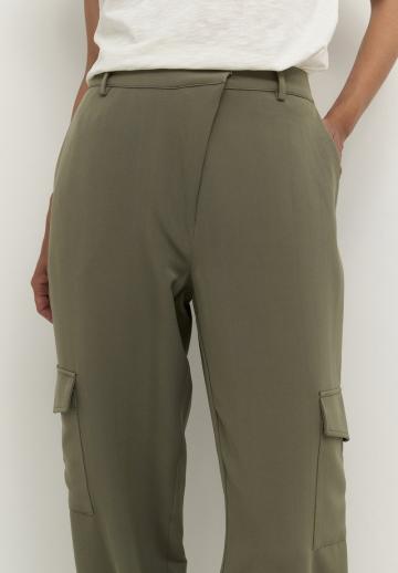Брюки с накладными карманами